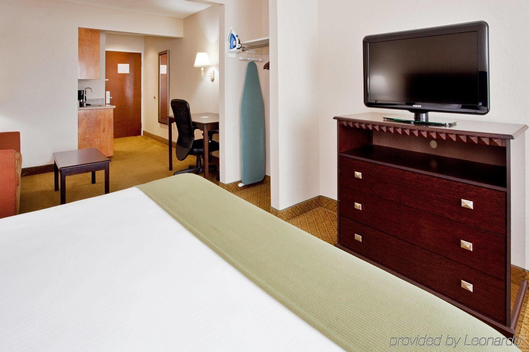 Holiday Inn Express Hotel & Suites Kinston By Ihg Quarto foto